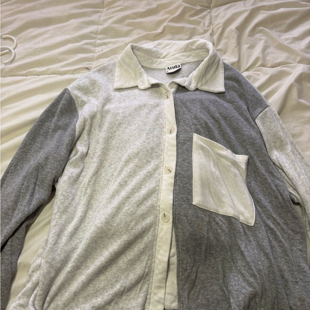 ARULA Two-Tone Gray and Cream Button Down Shirt